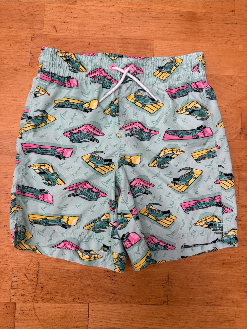 Old Navy Boy’s Swim Trunks *very nice used condition* Size Medium (8)